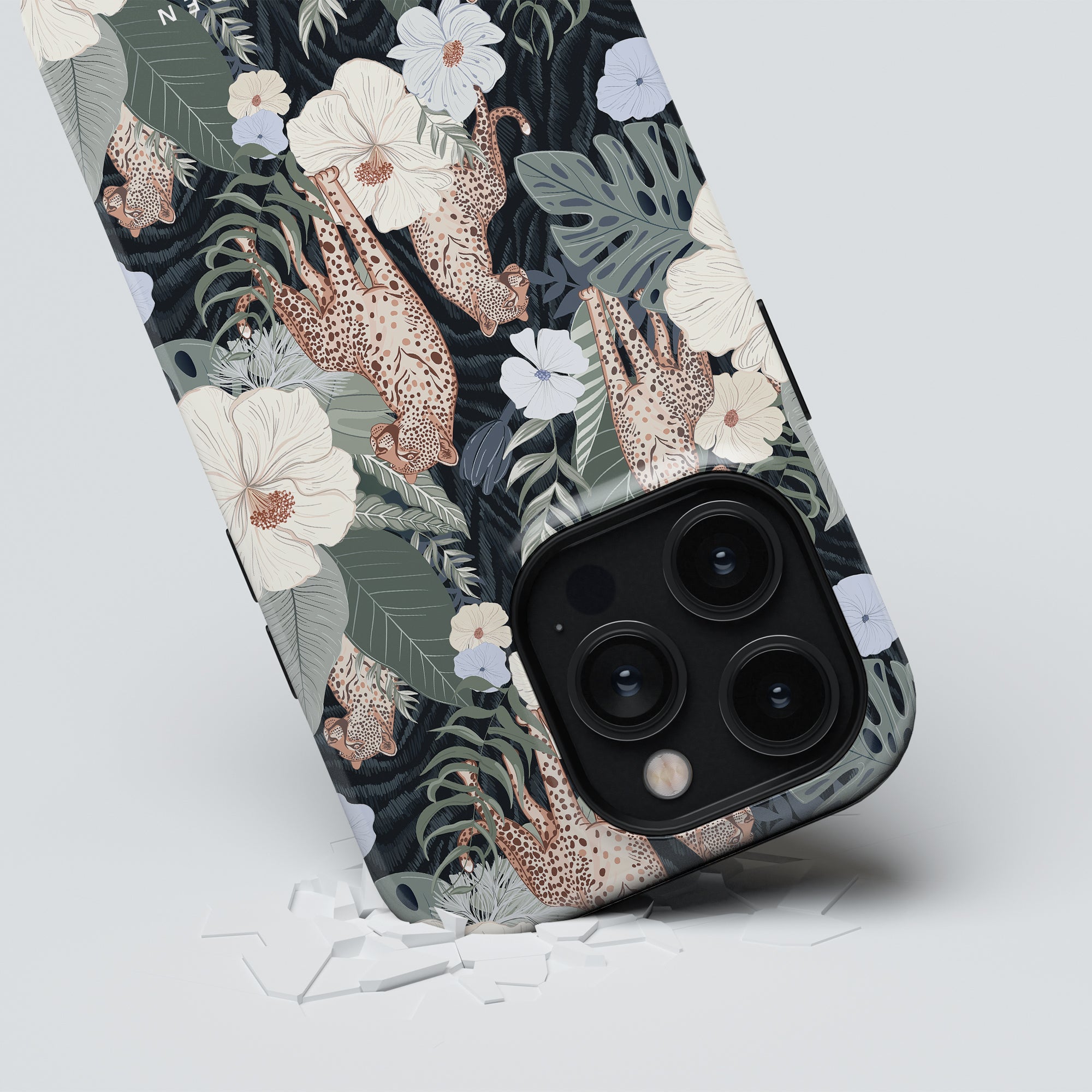 Leopardess - Magsafe Tough Case - Roar Sweden