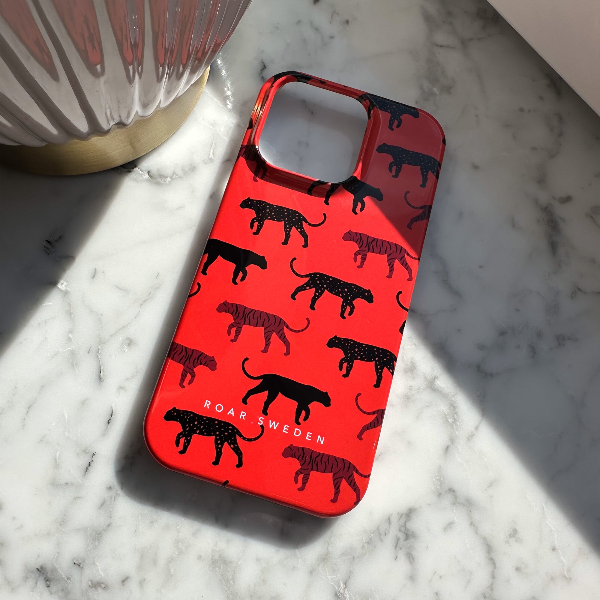 MagSafe mobilskal – Scarlet Felidae